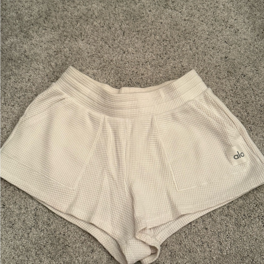 ALO Yoga Women's Off-White waffle Shorts